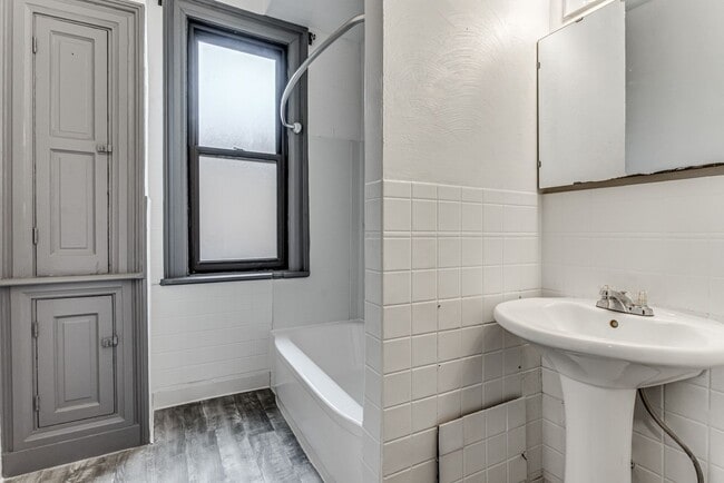 Building Photo - 845 Collins St Unit Apt #2
