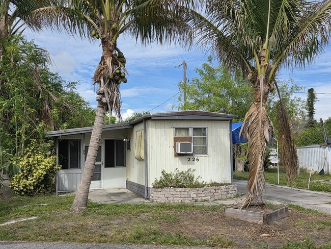 Photo - 226 Lamplighter Ln