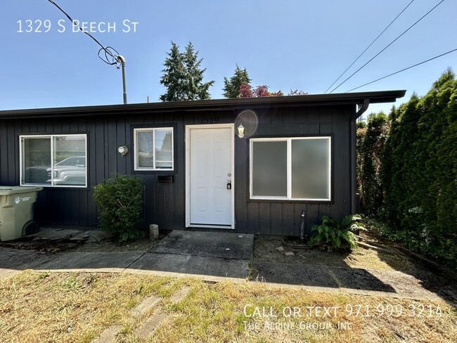 Building Photo - 1329 S Beech St Rental