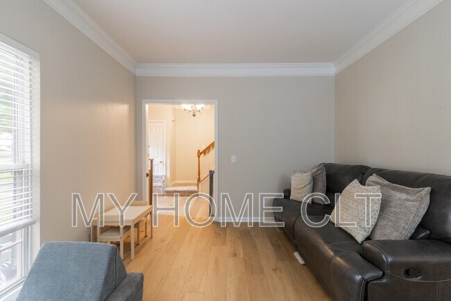 Photo - 10029 Dauphine Dr