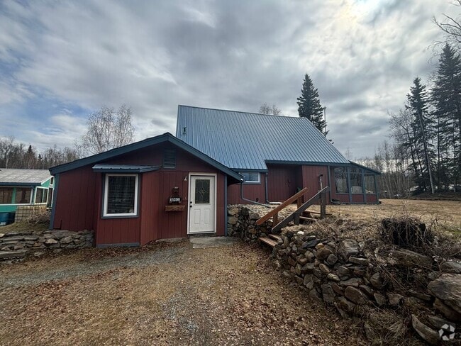 Building Photo - Huge green house / large garage / Pet frie...