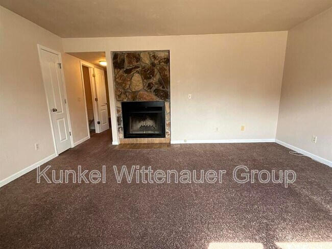 Photo - 410 Colleen Dr