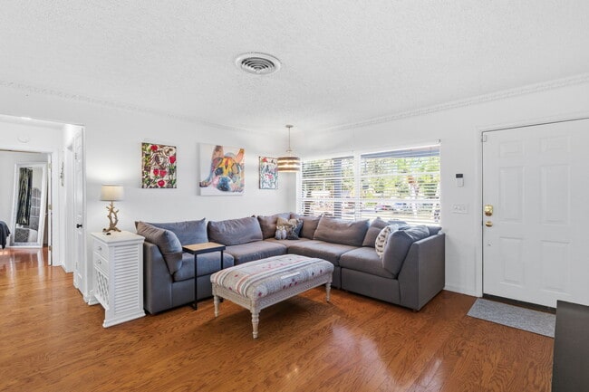 Photo - 2039 Pine Ridge Dr