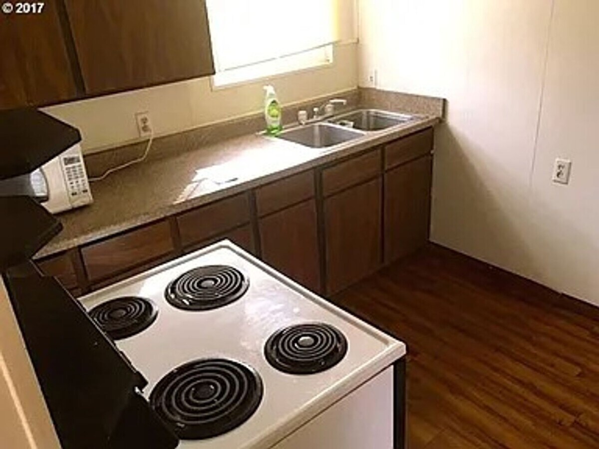 Photo - 172 NW Phillips St Unit EE-0002 | 172 N.W. Phillips St. #2