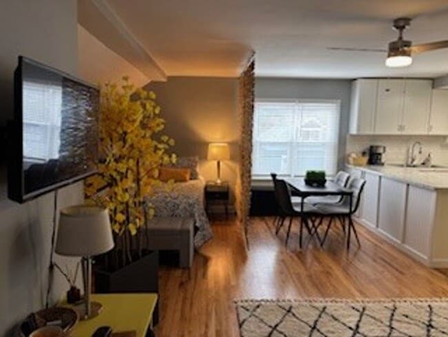 Beautiful, Spacious Studio – Fully Remodel... - Beautiful, Spacious Studio – Fully Remodel... House