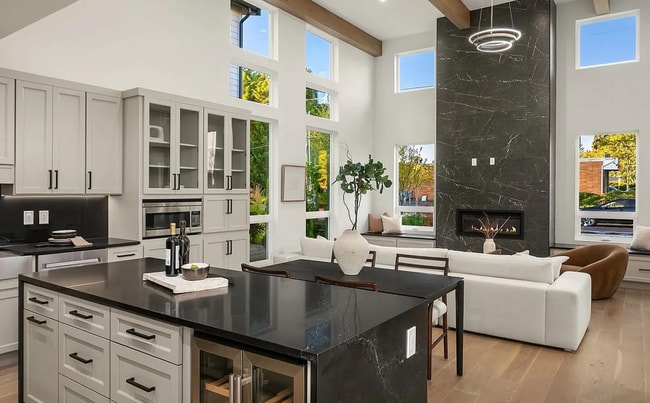 Photo - 421 14th Ave W