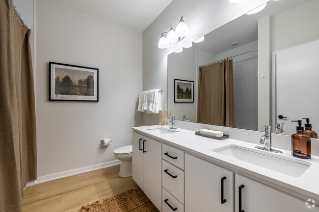 A1 - 1BR, 1BA - 705SF - Bathroom