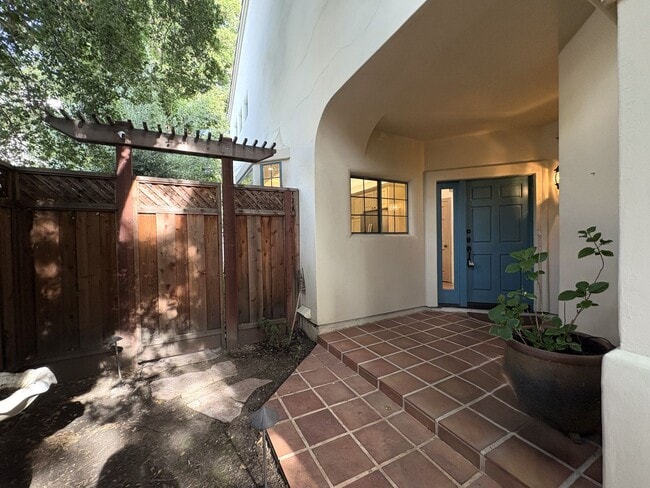 Photo - Spacious and Inviting 3-Bedroom, 2.5-Bath Townhome in the Heart of Menlo Park