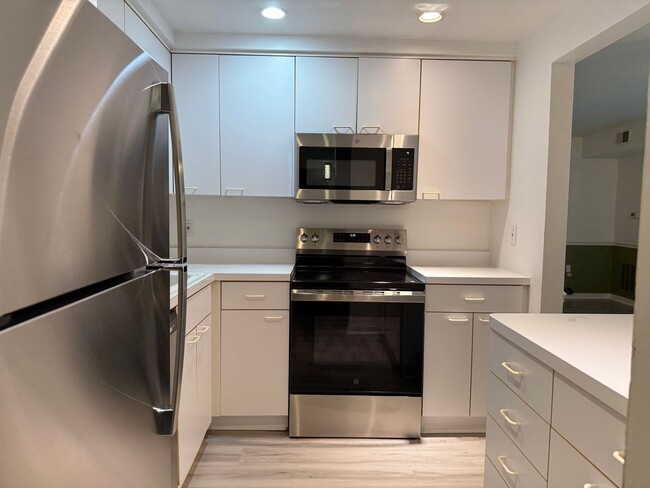 595 Calais Dr