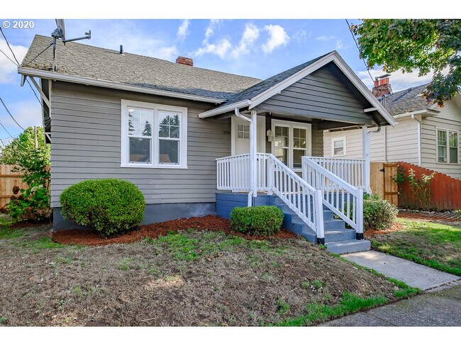Photo - 550 Rosemont Ave NW
