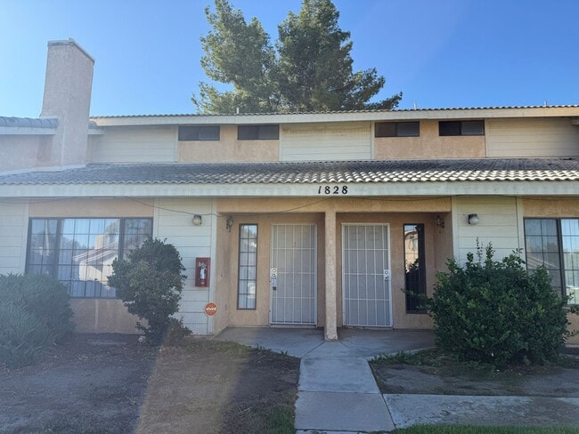 Lancaster 2 bedroom townhouse - AVAILABLE ... - Lancaster 2 bedroom townhouse - AVAILABLE ... Unidad 2