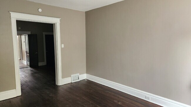 "Charming 1-Bedroom Gem in St. Louis's Vibrant Heart – Alberta Street Awaits!"