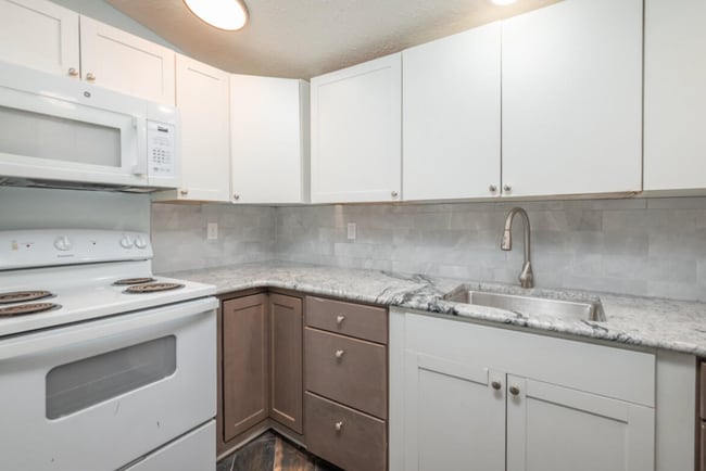 Photo - 715 Roundhouse Rd