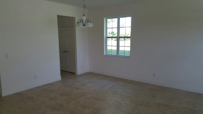 Photo - 1065 Vinsetta Cir