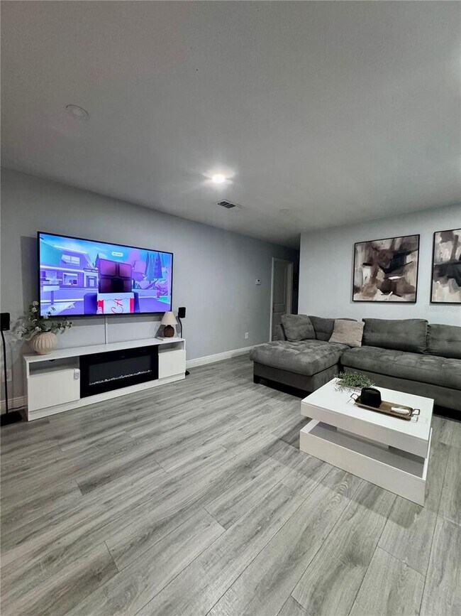 Photo - 6Bed 3 bath ...  MOTHER/DAUGHTER BEAUTIFUL HOUSE IN DOWNTOWN KISSIMMEE!!!