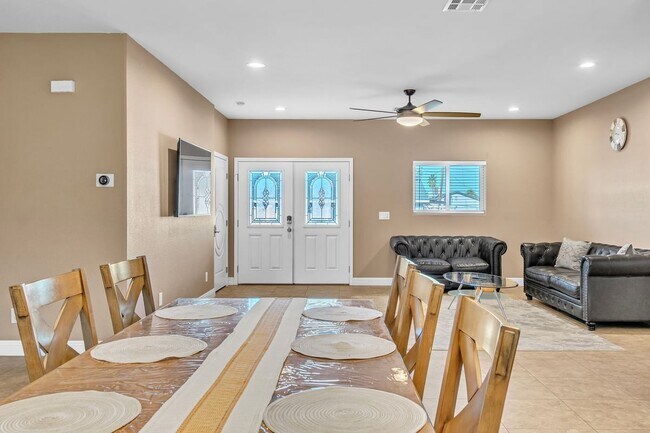 Photo - 4615 E St Louis Ave