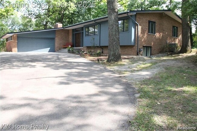 Building Photo - 1327 Lone Pine Rd Rental