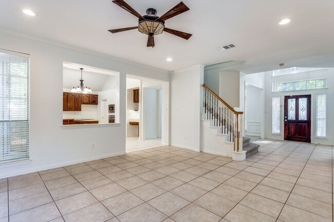 Photo - 2021 Broadleaf Dr