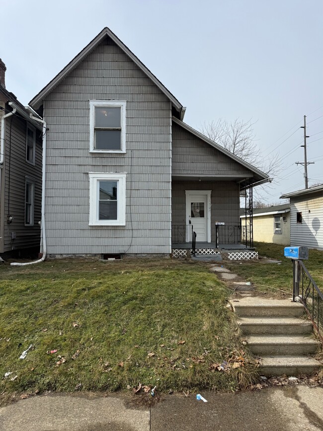 Photo - 1507 Stark Ave SW
