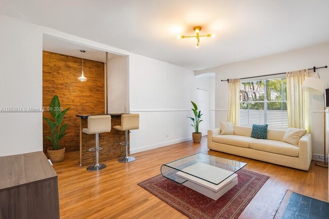 Building Photo - 1521 Meridian Ave Unit 103 Rental