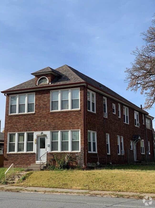 Front of building - 1510 Brady St Rental