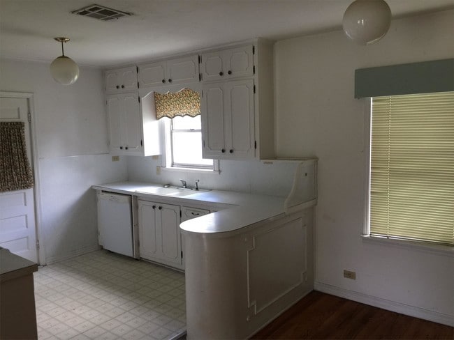 Photo - 805 W Elder Ave