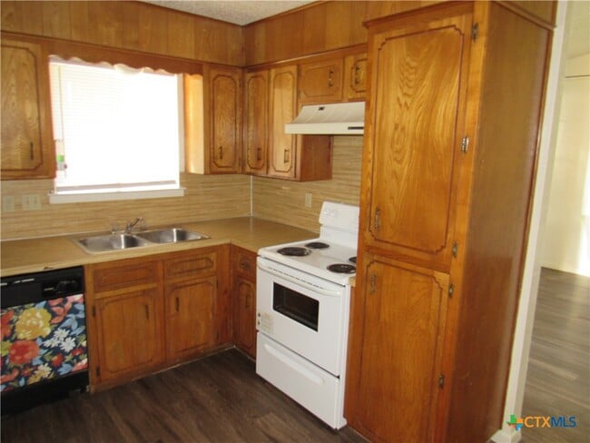 Photo - 2406 Shoemaker Dr