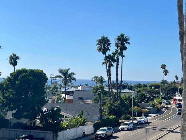 Building Photo - 2 Bed / 2 Bath Condo with Panoramic Ocean ... Unit 303