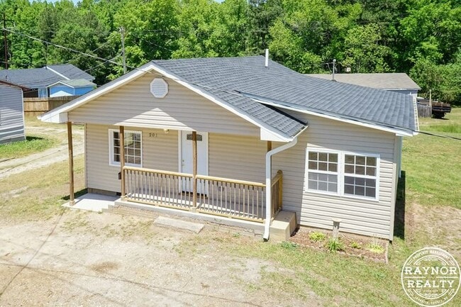 Building Photo - 201 Smith Dr