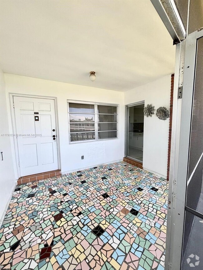 Building Photo - 141 NE 10th Ave Unit 27C Rental