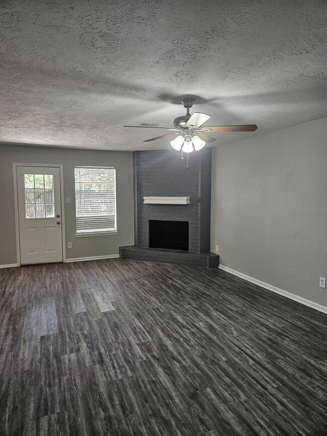 Photo - 2 Ollerton Ln