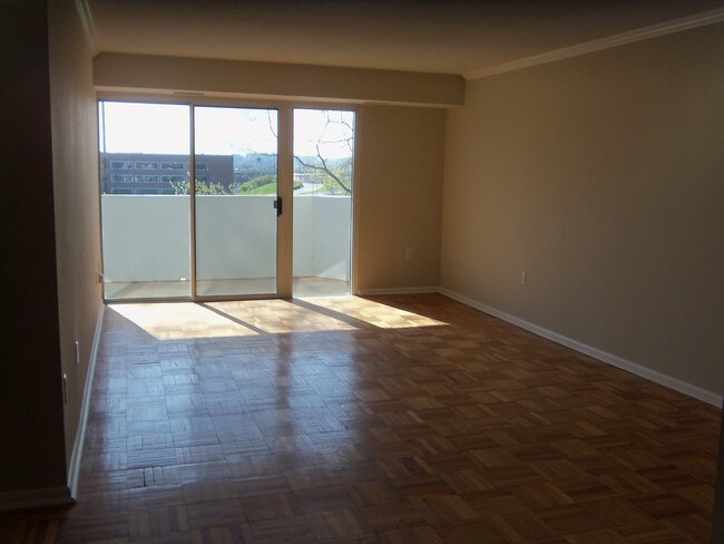 Living Room - 700 7th St SW Unidad 308