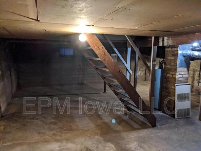 Photo - 609 1st St W