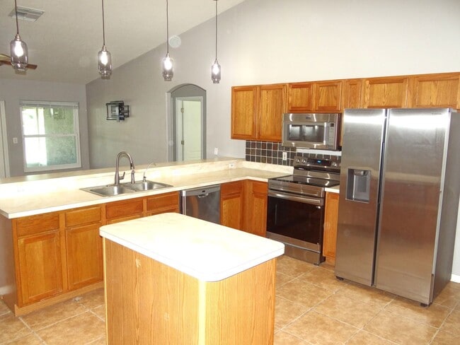 Photo - 4 bedroom & 2 bath home off of Bloomingdale Ave.