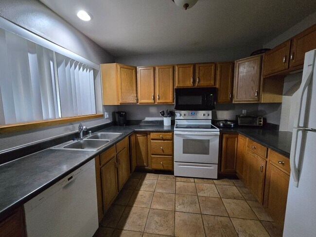 Photo - For Rent: Westwind #30 Condo Unidad #30