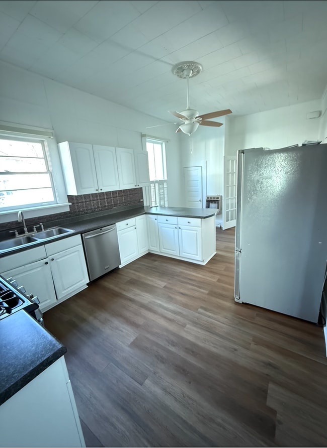 Photo - 251 Commerce St