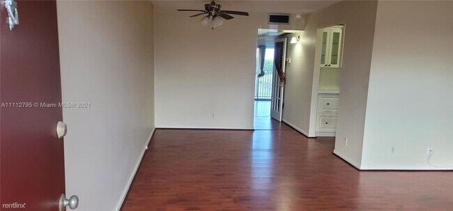 Photo - 1 br, 1 bath Condo - 13475 SW 9th St Apt A... Unidad Apt A404