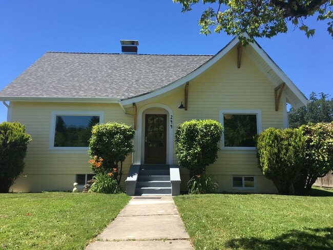 Building Photo - 3 Bedroom 1.5 Bath Single Family house on ...