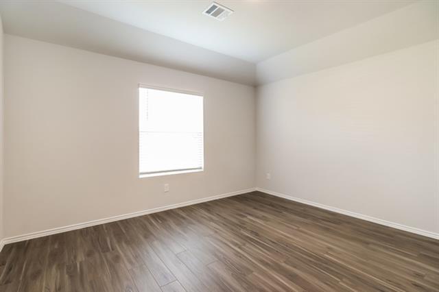 Photo - 513 Thompson Pl