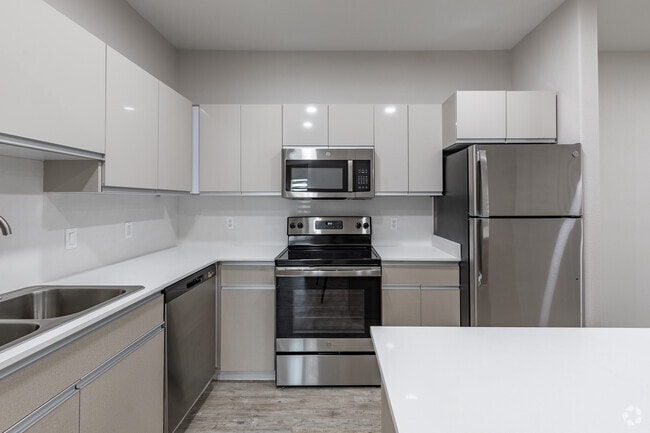 1BR, 1BA - 775 SF Alt