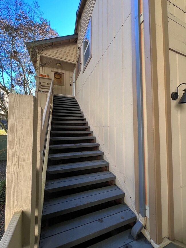 Photo - 3 Bedroom, 2 Bath Fully Furnished Short Te...