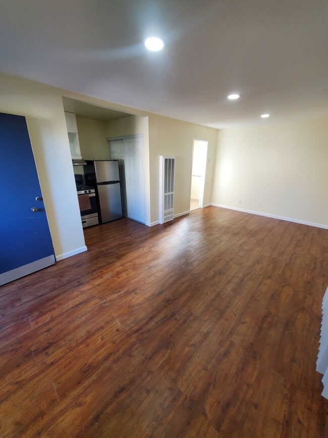 Photo - 1123 Chula Vista Ave Unit 3