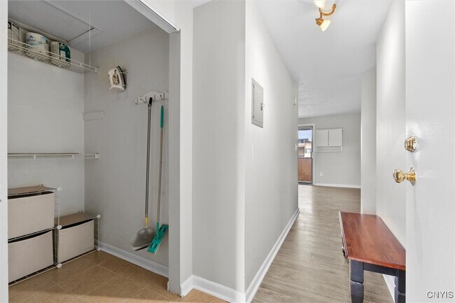 Photo - 576 Village Blvd N