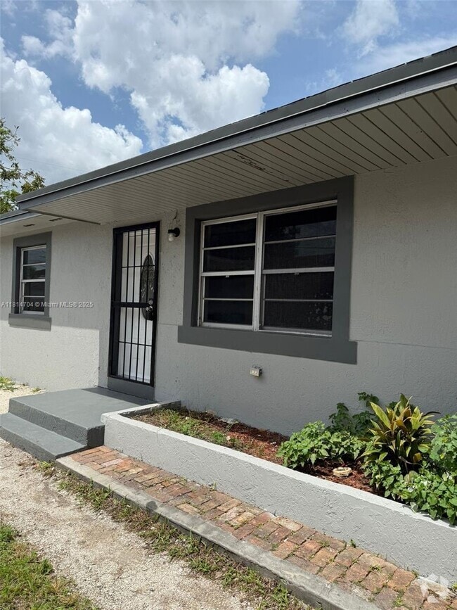 Building Photo - 740 NW 100th St Unit 2 Rental