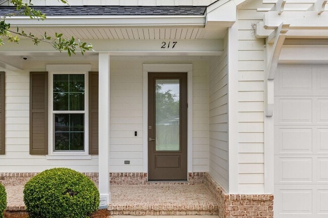 Photo - 217 Windrow Way
