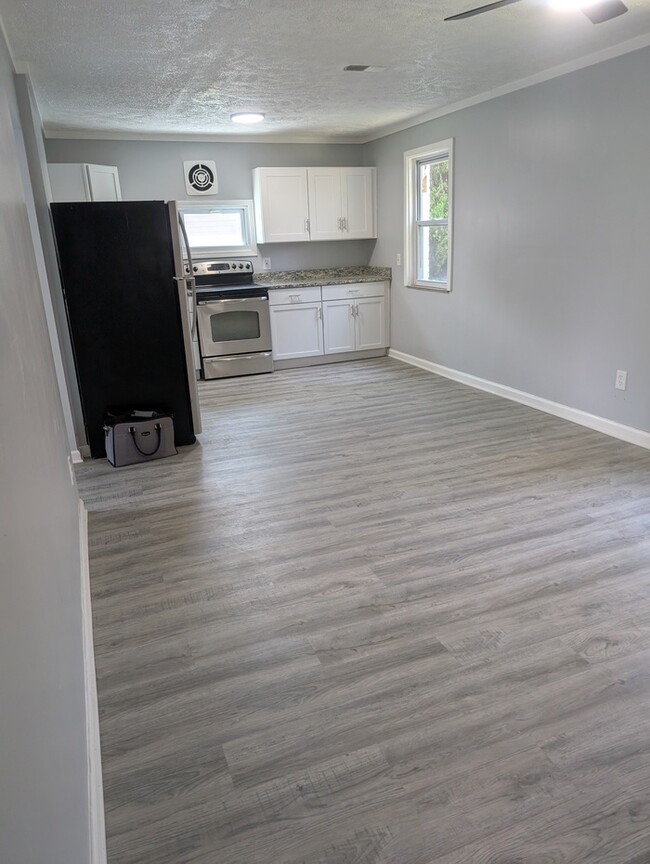 Photo - Charming 5 beds 2 baths in Euclid!