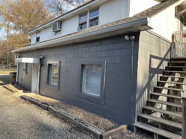 Building Photo - 1814 County Hospital Rd Unit B