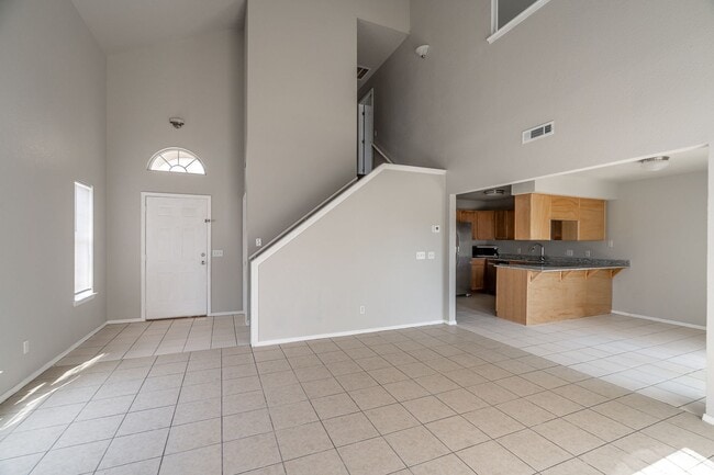 Photo - Daisy Ln 971-973 Unidad Daisy 973
