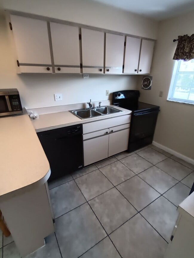 Photo - 1 Bedroom Condo with Community Pool and La... Unit 238