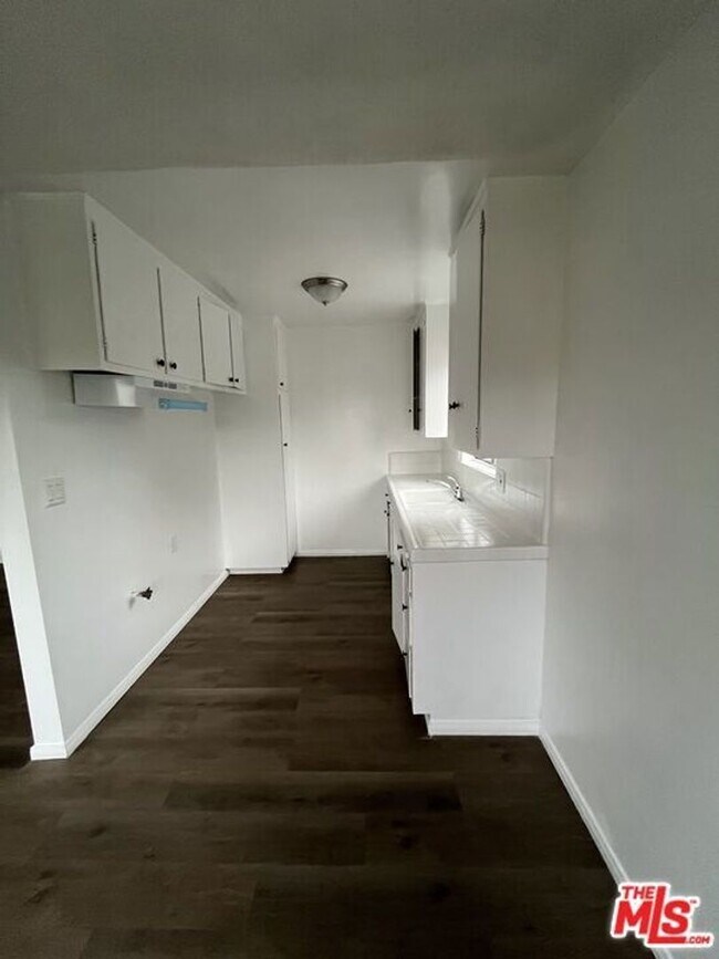 Photo - 825 E 28th St Unit 5